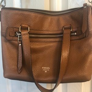 Fossil pebbled crossbody bag, used but in very good condition.